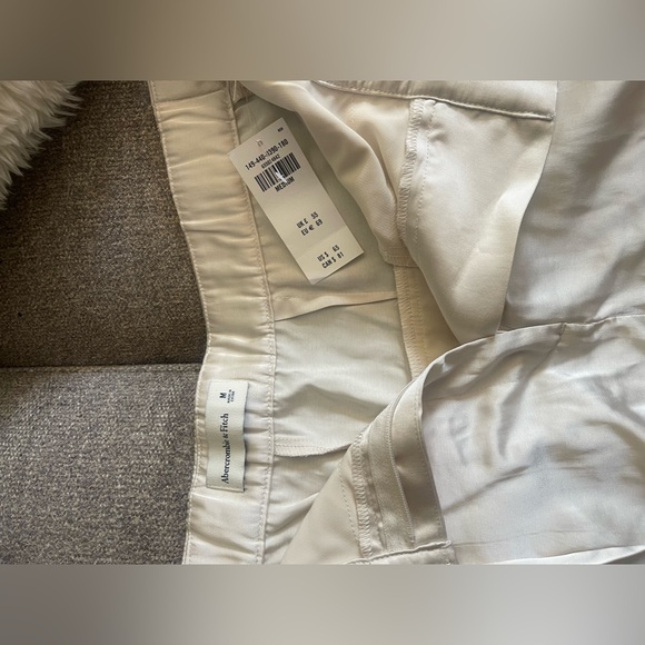 A&F satin cream/ivory high waisted shorts. NWT - Picture 3 of 4